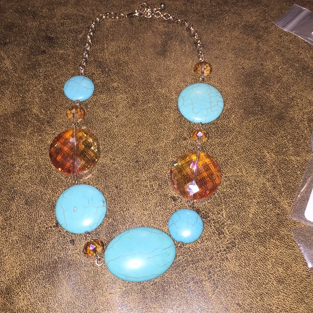 Costume jewelry necklace pre-owned